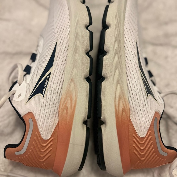 Altra Provision Sneakers like new - Picture 6 of 8